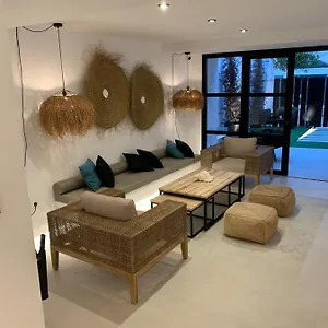 Aparthotel El Cargol, L'Escala